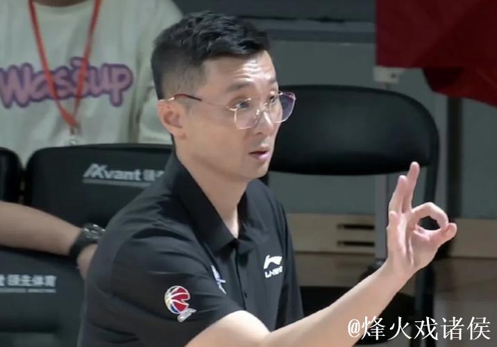 惨败于北京后刘炜遭质疑！战术失灵、防守塌陷，应变力不足引发下课呼声